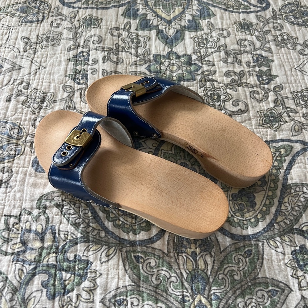 Dr Scholl’s Original vintage wooden sandal blue with iconic buckle size 6.